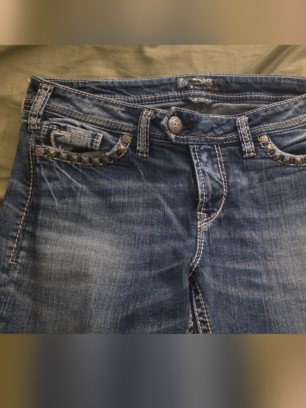 Silver Jeans Co. Women’s Blue Stud-Accent Denim Jeans